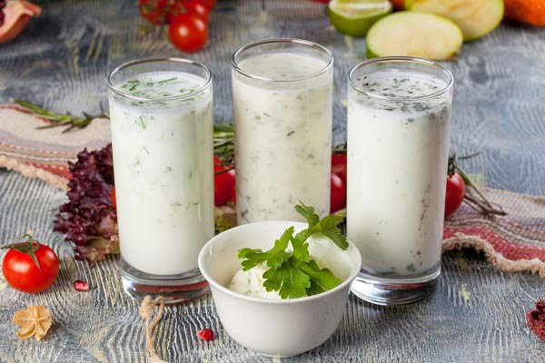 چگونه بدون یخ و کولر خنک بمانیم؟ ۸ نوشیدنی ضد گرما که بدنتان را هیدراته میکند