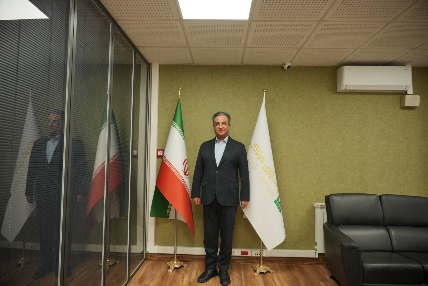 f0249440-93f1-47d3-a0f9-9b4d0abb1194