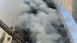 نجات بیش از ۳۰ نفر از آتش‌سوزی برج ۲۰ طبقه در حال ساخت در غرب تهران
