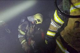 آتش‌سوزی در مجتمع مسکونی شهرری؛ نجات ۳۰ نفر از میان دود و حرارت شدید
