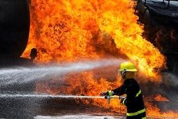 حریق مجتمع مسکونی در اکباتان ٣٢ نفر مصدوم برجای گذاشت
