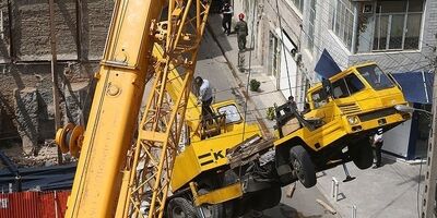 جزییات سقوط جرثقیل در خیابان حافظ تهران