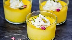 این دسر زعفرانی لطیف و خوشمزه را برای ماه رمضان درست کنید