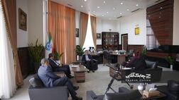 بیمه مرکزی کنار بیمه گزاران و مشتریان شرکت های بیمه ای ایستاده است + گزارش تصویری 
