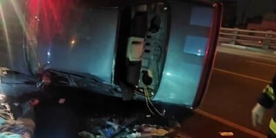 فوت راننده ۴۰۵ بر اثر واژگونی خودرو
