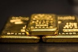 طلای جهانی افزایشی ماند
