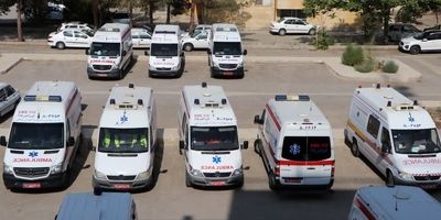 مصدومیت ۱۳ نفر در حادثه واژگونی مینی‌بوس مسیر تکاب - شاهین‌دژ
