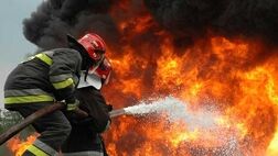 حریق گسترده یک ساختمان ۳ طبقه قدیمی در خیابان سبلان شمالی