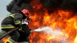 حریق گسترده یک ساختمان ۳ طبقه قدیمی در خیابان سبلان شمالی