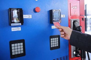 
سوزاندن ۶۰۰ هزار کارت سوخت غیرمجاز؛ صرفه‌جویی ١.٢ میلیون لیتری بنزین در روز