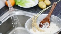 آیا شستن برنج باکتری‌های آن را از بین می‌برد؟