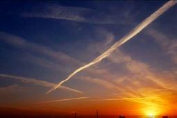 ماجرای ابرهای خطی در آسمان تهران چیست؟ 