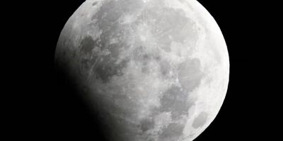 وقوع ماه گرفتگی جزئی در روز چهارشنبه