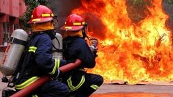 آتش‌سوزی سنگین در پارکینگ یک بانک در دزفول/ مهار حریق و جلوگیری از سرایت آتش به ساختمان