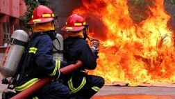 آتش‌سوزی سنگین در پارکینگ یک بانک در دزفول/ مهار حریق و جلوگیری از سرایت آتش به ساختمان