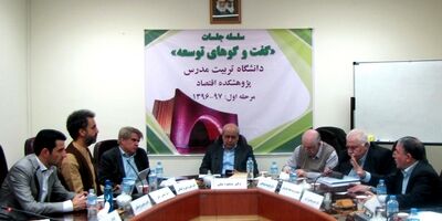 اقتصاد با فرمان اول‌انقلاب اداره می‌شد، وضع مناسب‌تری داشتیم