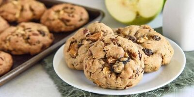 طرز تهیه کوکی سیب و دارچین با بافتی نرم و خوشمزه ؛ یک عصرانه جذاب با چای
