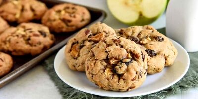 طرز تهیه کوکی سیب و دارچین با بافتی نرم و خوشمزه ؛ یک عصرانه جذاب با چای
