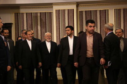 +همایش+هم_اندیشی+نمایندگان+خارجی+مقیم+ایران+و+فعالان+اقتصادی+با+حضور+جهانگیری+و+ظریف (1)