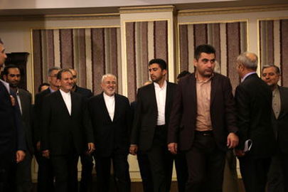+همایش+هم_اندیشی+نمایندگان+خارجی+مقیم+ایران+و+فعالان+اقتصادی+با+حضور+جهانگیری+و+ظریف (1)