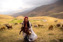 تمام زنان سرپرست خانوار روستایی و عشایری بیمه شده‌اند