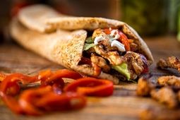 طرز تهیه شاورما گوشت در خانه با طعمی مثل رستوران لبنانی
