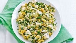 طرز تهیه سالاد سیب زمینی و ذرت با شوید
