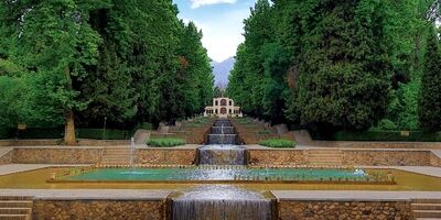 آغاز مرمت سردر باغ جهانی شاهزاده ماهان در کرمان
