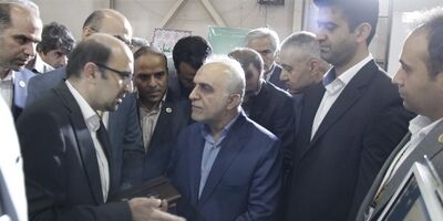 بازدید وزیر اقتصاد از غرفه بیمه ایران در الکامپ 98