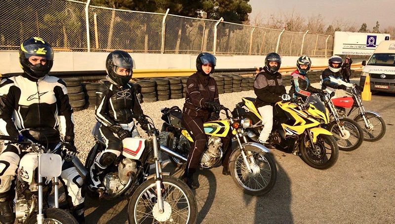 چالش بیمه برای بانوان فاقد گواهینامه موتورسیکلت