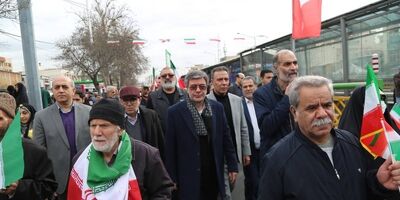 حضور پرشور خانواده بزرگ بیمه ایران در راهپیمایی ۲۲ بهمن
