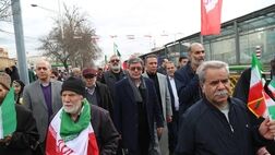 حضور پرشور خانواده بزرگ بیمه ایران در راهپیمایی ۲۲ بهمن
