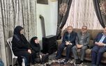 دیدار نوروزی مدیر عامل بیمه دی با خانواده شهید رضا گشت نورد
