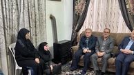 دیدار نوروزی مدیر عامل بیمه دی با خانواده شهید رضا گشت نورد
