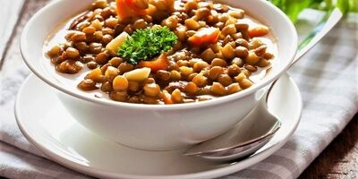 تهیه خوراک عدس و اسفناج با این روش ساده