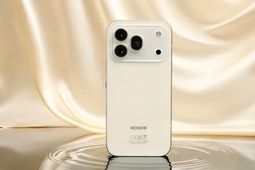 آنر با گوشی جدید خود، سامسونگ و اپل را به چالش کشید
