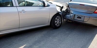 نگه‌ داشتن خودرو در صحنه تصادفات خسارتی چقدر جریمه دارد؟
