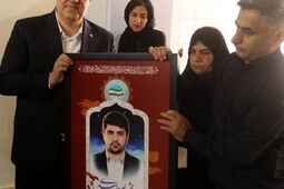 دیدار مدیرعامل بانک ملت با خانواده شهید امید اسدی، از کارکنان شهید بانک در جنگ رمضان
