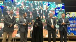 تقدیر از مدیرعامل بیمه دانا در یادواره شهدای دانش‌آموز و معلم حادثه تروریستی گلزار شهدای کرمان
