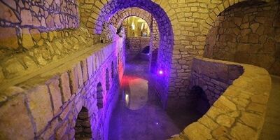 ویلای کیش را در نزدیکی شهر زیرزمینی اما روی آب اجاره کنید