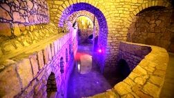 ویلای کیش را در نزدیکی شهر زیرزمینی اما روی آب اجاره کنید