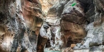 گرفتار شدن ۵ گردشگر در تنگه هلت