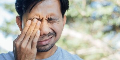کمبود این ویتامین موجب حساسیت به نور می‌شود
