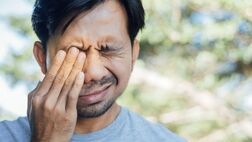 کمبود این ویتامین موجب حساسیت به نور می‌شود
