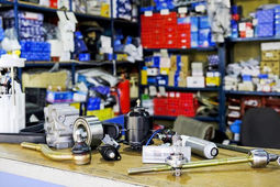 بزرگ‌ترین فریب بازار خودرو ایران! / قطعاتی که شب چینی‌اند و صبح کره‌ای!