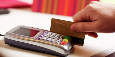 توازنی بین واحد‌های صنفی و واردات دستگاه پوز وجود ندارد/ جدول کارمزدها سال‌ها است که به ‌روز نشده