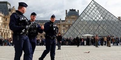 یکی از گالری‌های لوور تعطیل شد
