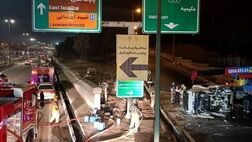 واژگونی کامیونت حامل ۱۵۰۰ لیتر بنزین در بزرگراه یاسینی تهران
