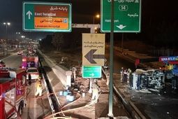 واژگونی کامیونت حامل ۱۵۰۰ لیتر بنزین در بزرگراه یاسینی تهران
