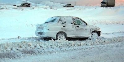 لغزندگی معابر شمالی تهران به دلیل بارش برف و باران
